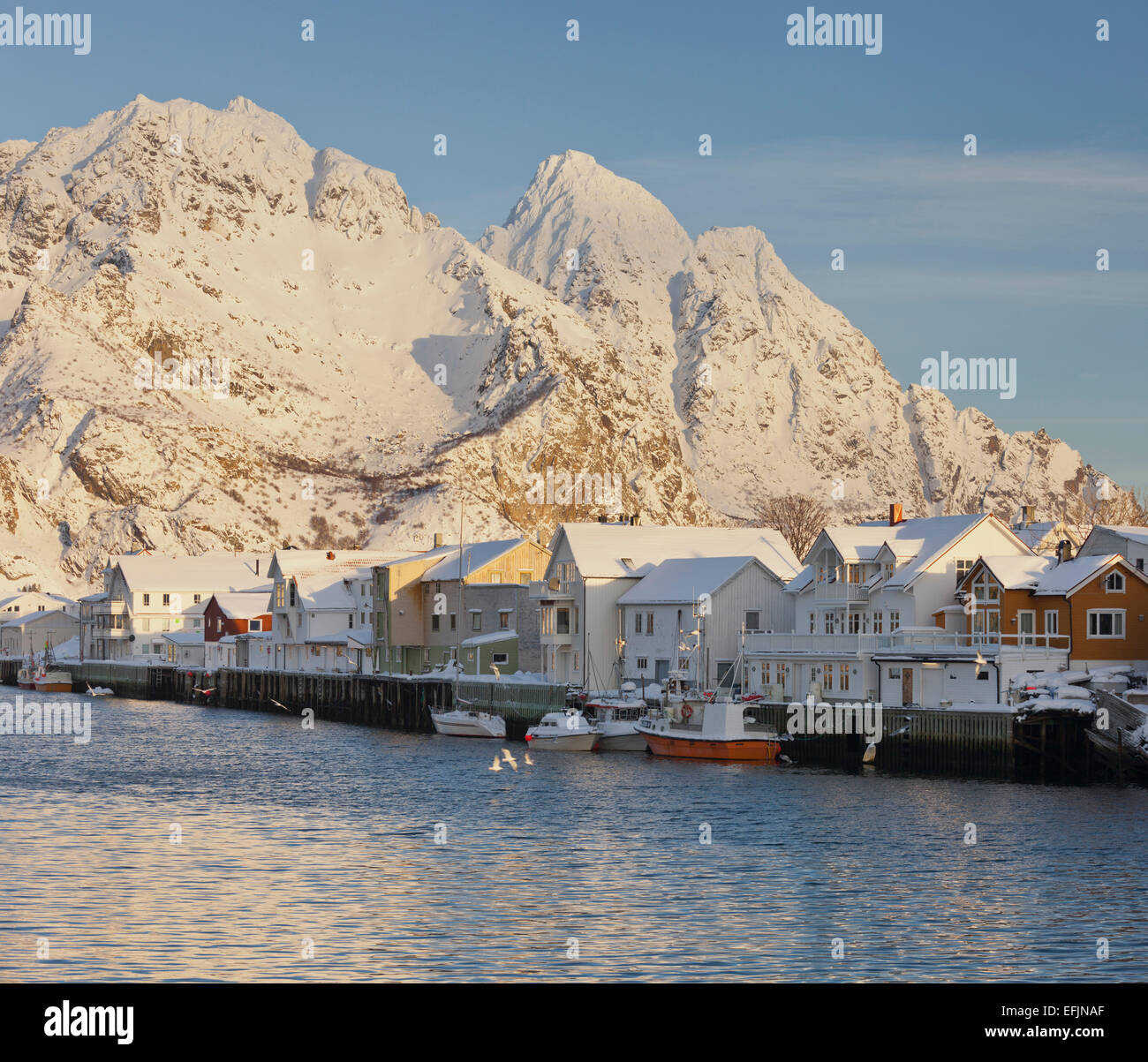 Henningsvaer, Ausvagoya, Lofoten, Nordland, Norvegia Foto Stock