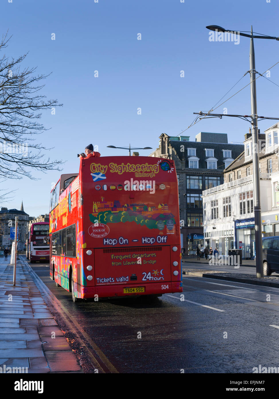 dh PRINCES STREET EDIMBURGO City giro turistico in autobus vista vedere turisti open top Foto Stock