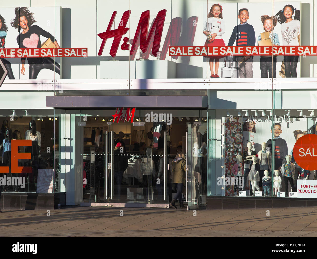 dh H H&M Store PRINCES STREET EDINBURGH, ingresso al negozio di tessuti abbigliamento h e m shopfront uk esterno Foto Stock