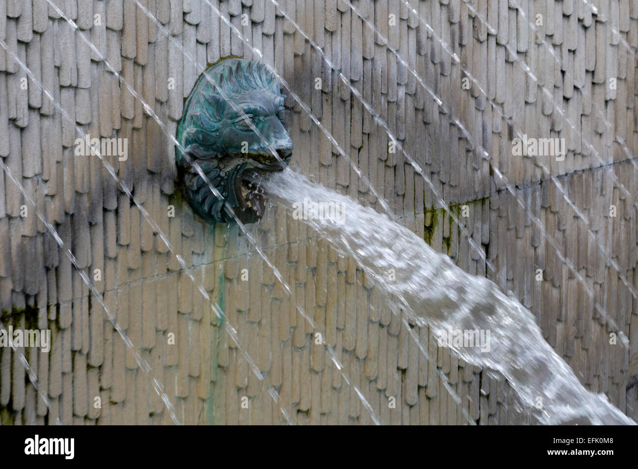 Leone di Bronzo fontana statua in London Inghilterra England Foto Stock