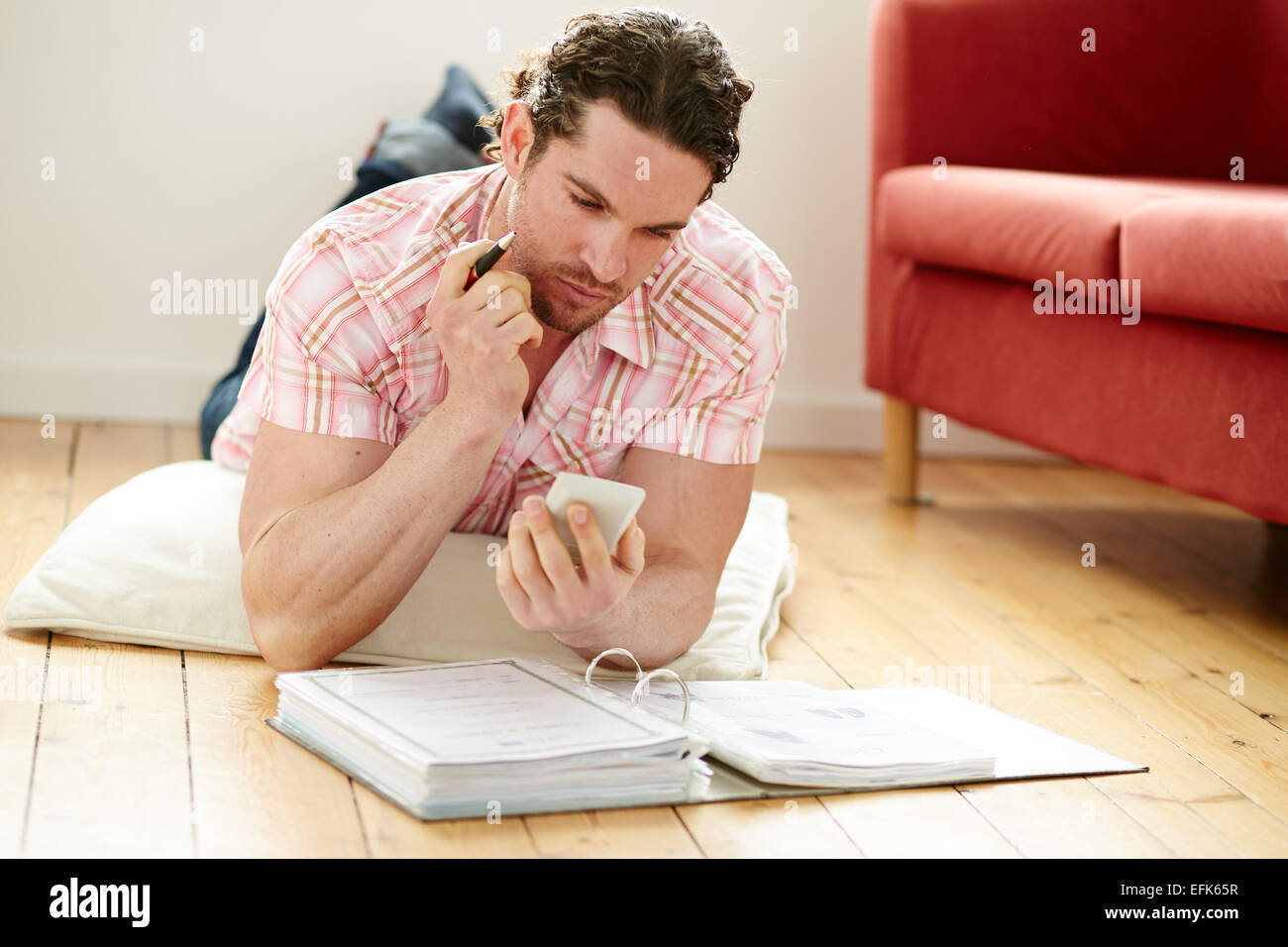 Maschio fuori lavoro finanze Foto Stock