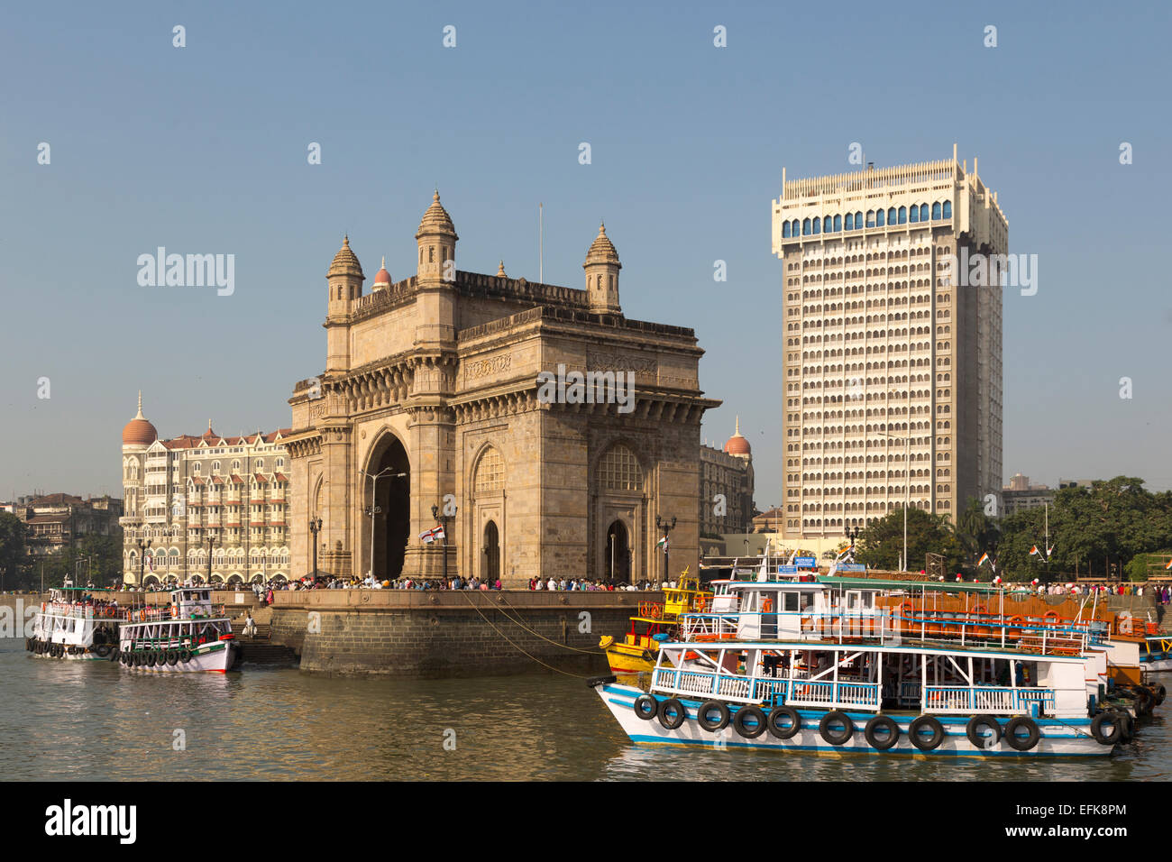 India Maharashtra, Mumbai, Colaba distretto, Gateway of India e il Taj Hotel in Early Morning Light Foto Stock