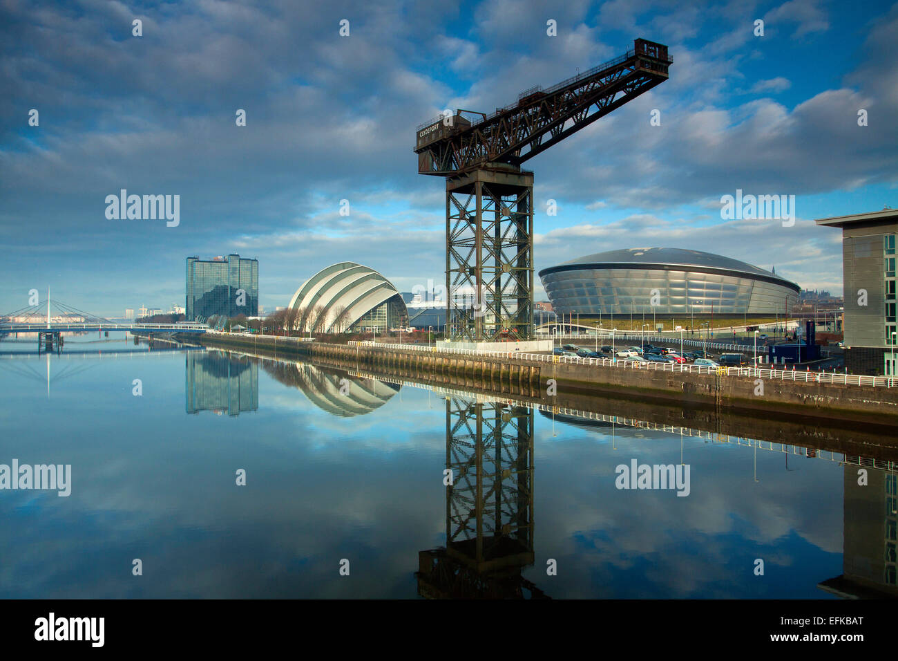 Il Stobcross (Finnieston gru), l'Armadillo, il SSE Idro e del fiume Clyde, Pacific Quay, Glasgow Foto Stock