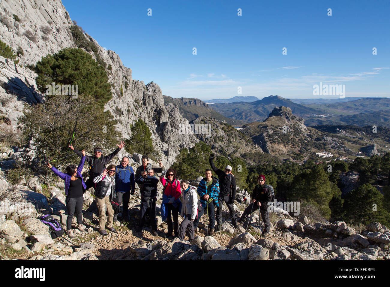 Gli escursionisti sentiero Sierra di Grazalema Cadice Andalusia Spagna Foto Stock