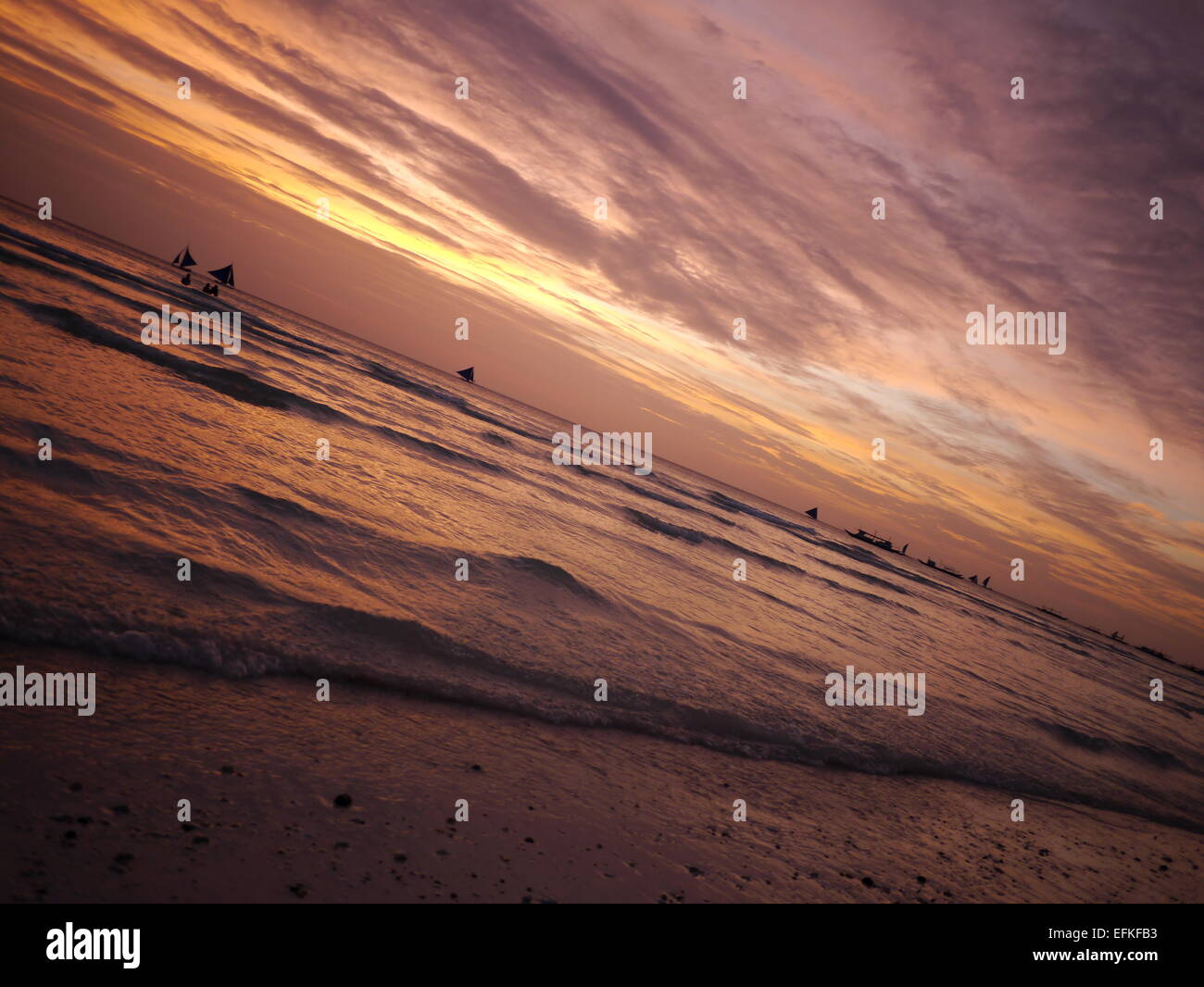 Nuvoloso Tramonto di Boracay, Filippine Foto Stock