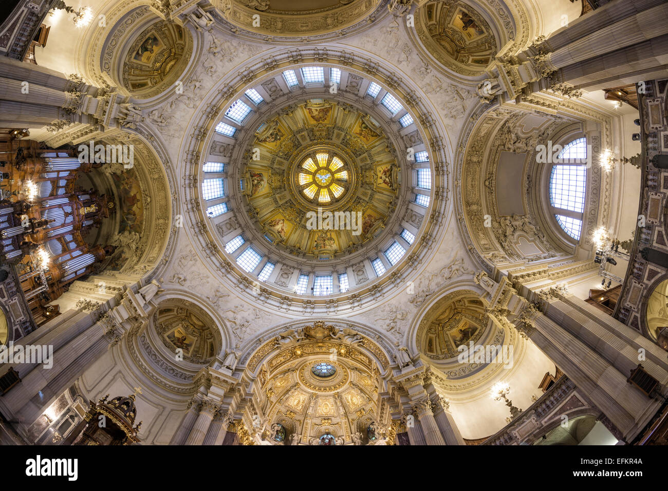 Soffitto a cupola della chiesa nella cattedrale di Berlino Foto Stock