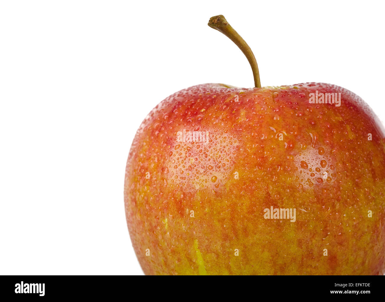 Tagliare le immagini di Apple con le goccioline di acqua Foto Stock