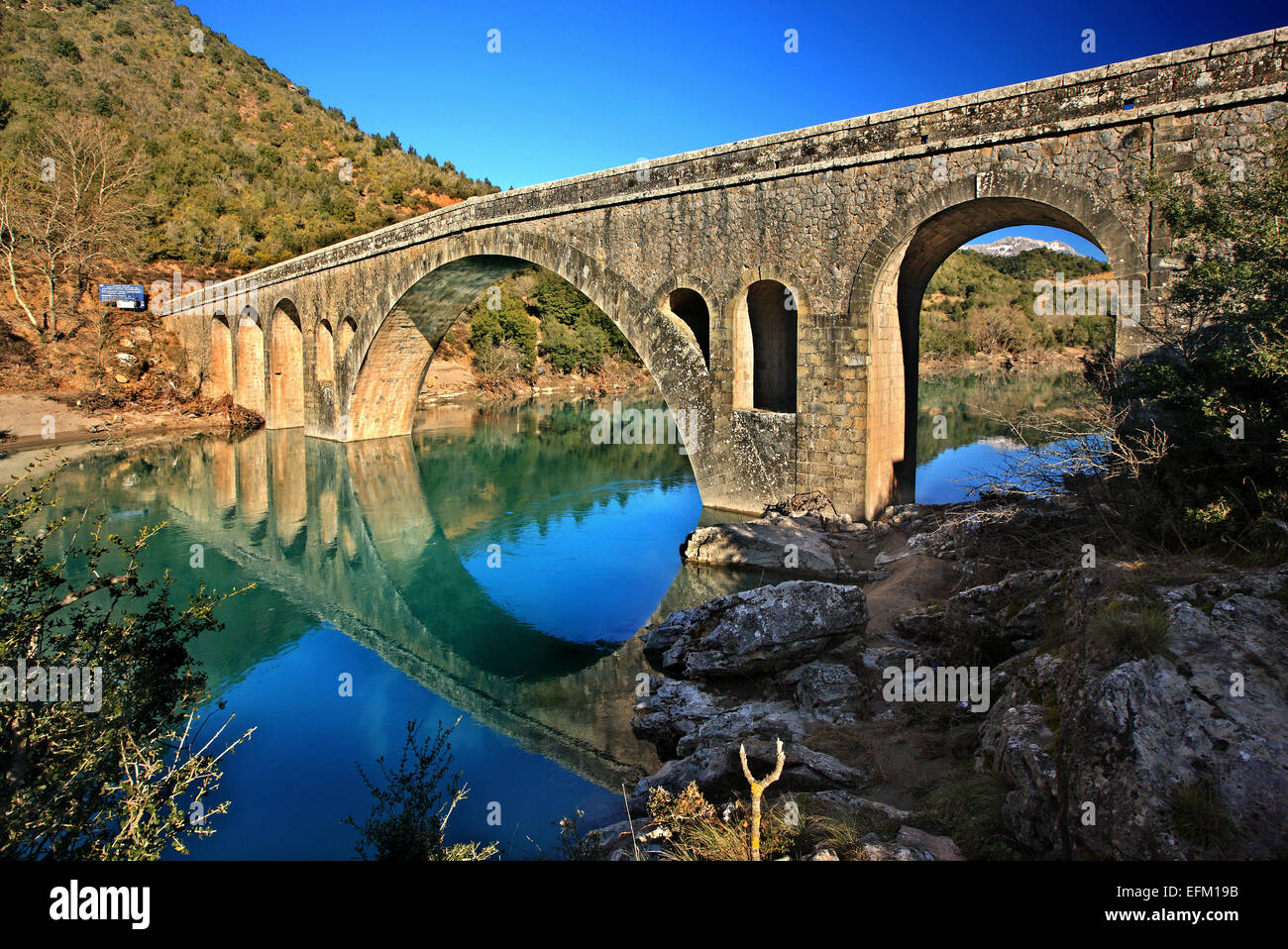 Il ponte di Katafylli - Avlaki, attraversando il fiume Acheloos, il collegamento di Karditsa (Tessaglia) & Aitoloakarnania, Grecia. Foto Stock