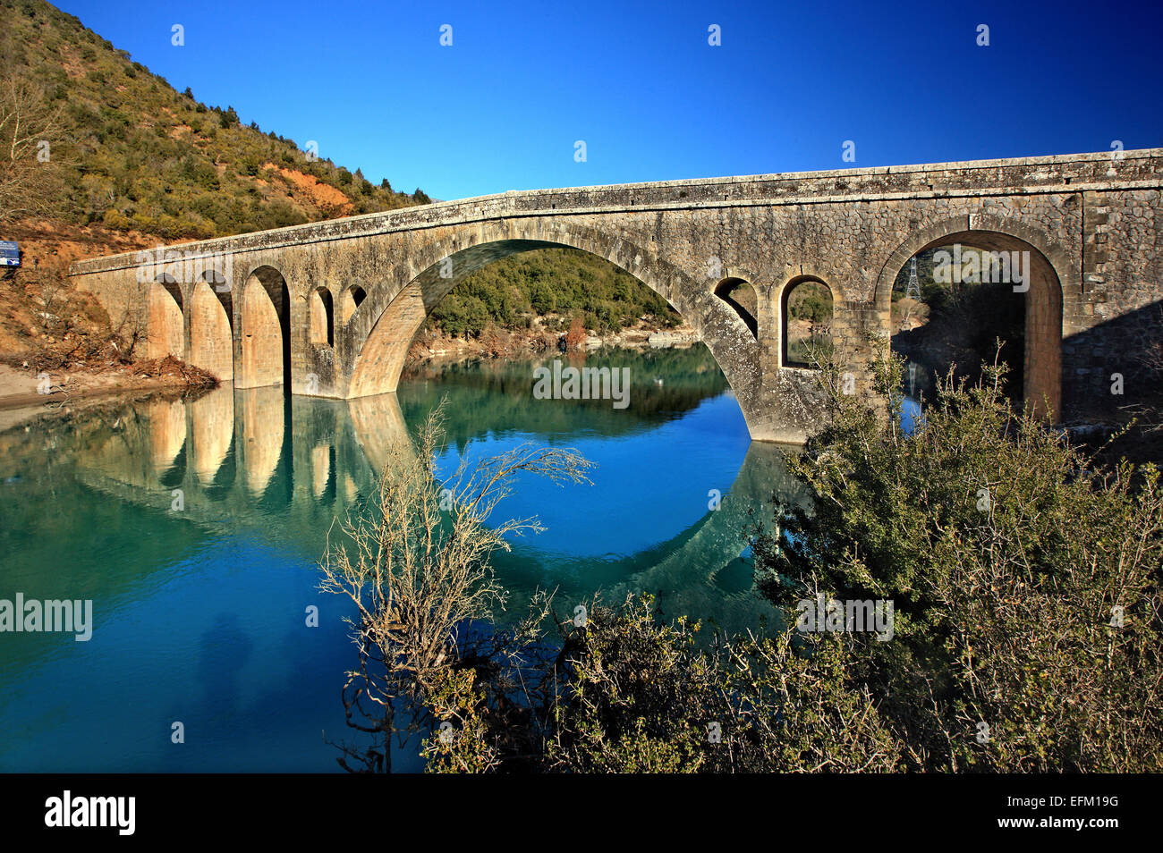 Il ponte di Katafylli - Avlaki, attraversando il fiume Acheloos, il collegamento di Karditsa (Tessaglia) & Aitoloakarnania, Grecia. Foto Stock