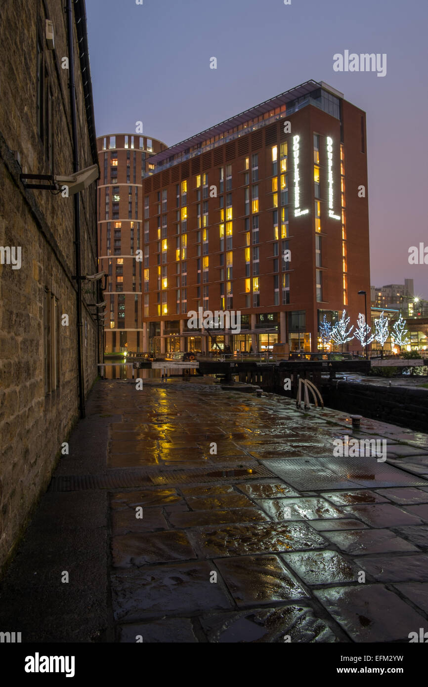 Vista notturna di Granary Wharf in Leeds West Yorkshire Foto Stock