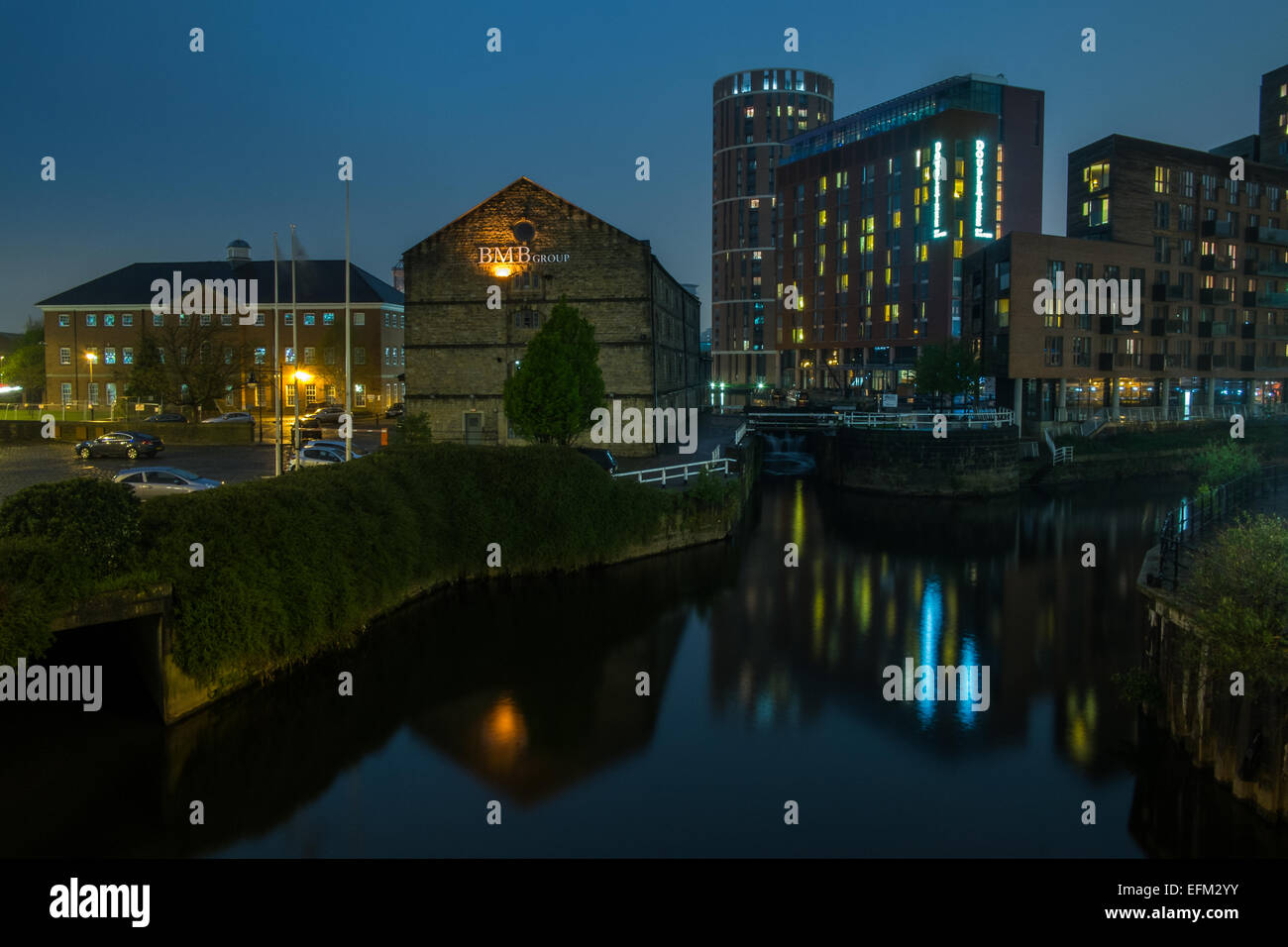 Vista notturna di Granary Wharf in Leeds West Yorkshire Foto Stock