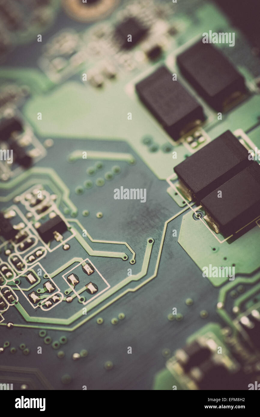 Colpo verticale di un dispositivo elettronico di micro circuito. Foto Stock