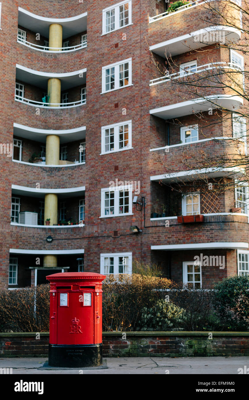 Britannico rosso montante scatola davanti di Appartamenti a Belgravia London Foto Stock