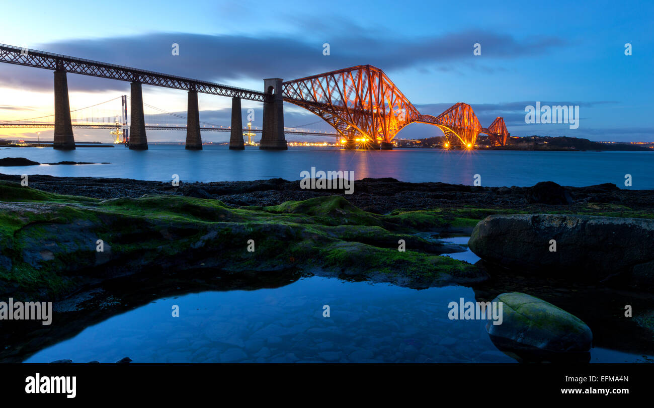 Ponte di Forth Rail da South Queensferry, Firth of Forth, Scotland, Regno Unito Foto Stock