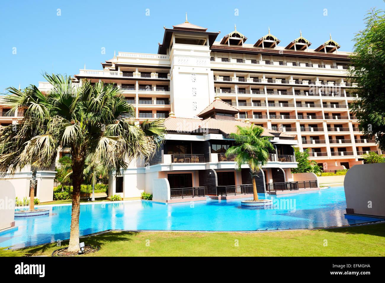 La villa di lusso in stile Thai hotel su Palm Jumeirah man-made Island, Dubai, UAE Foto Stock