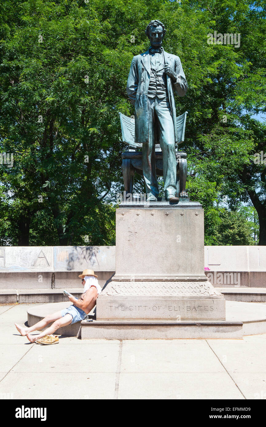 Chicago, Stati Uniti d'America - Luglio 12,2013 - Abraham Lincoln statua in Chicago. Il Capo di Stato (chiamato anche Lincoln seduto o seduta Lincol Foto Stock