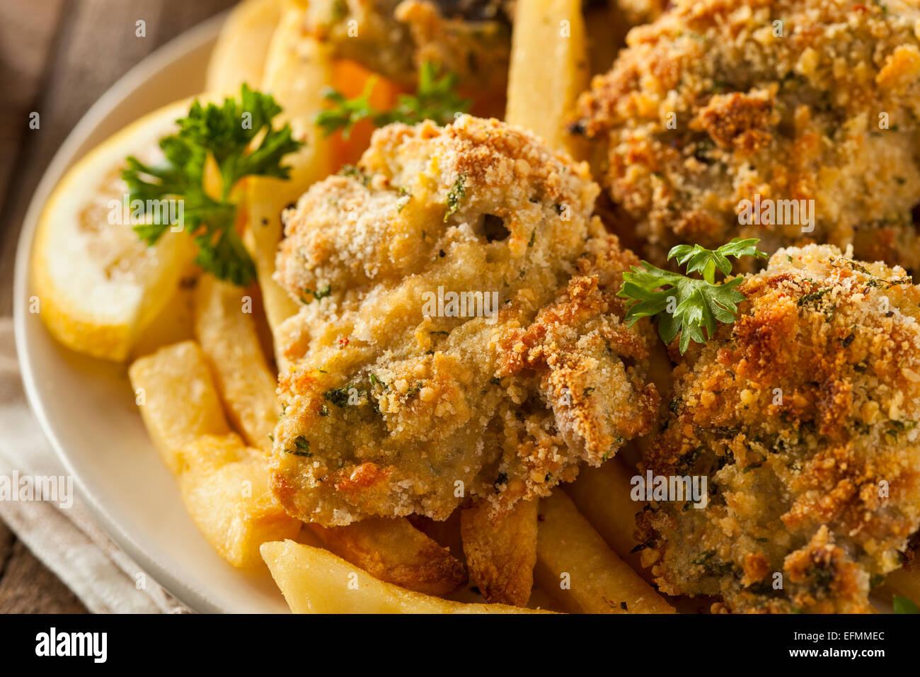 In casa impanati ostriche fritte con patate fritte Foto Stock