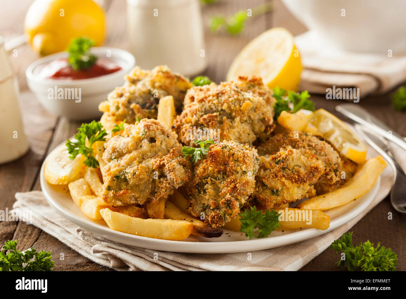 In casa impanati ostriche fritte con patate fritte Foto Stock