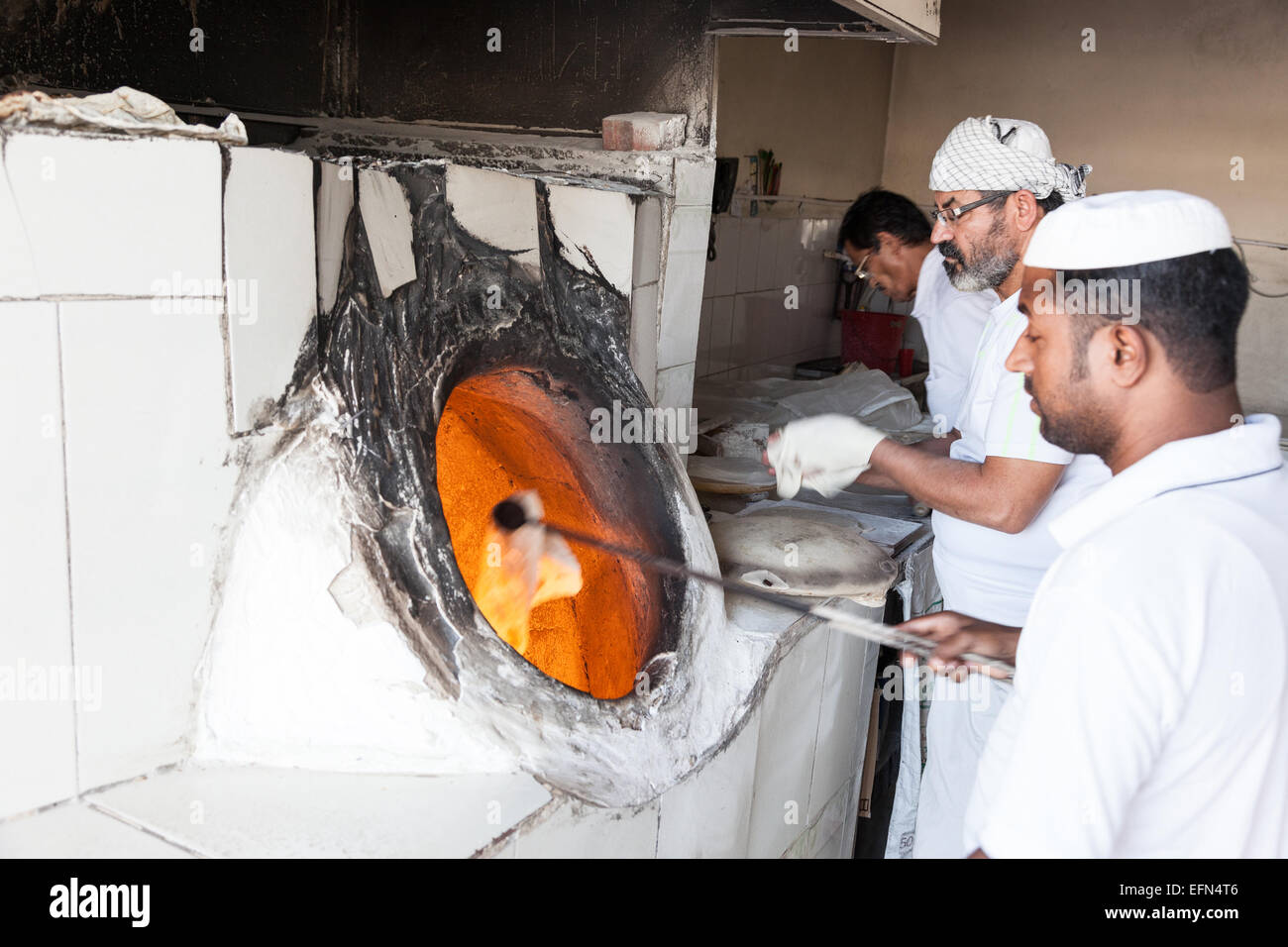 Tradizionale arabo bakery shop in Ajman Foto Stock