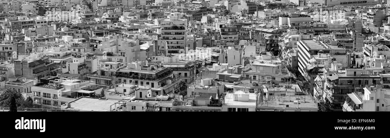 Atene, Grecia urbano per la città affollata case appartamenti panorama BW Foto Stock