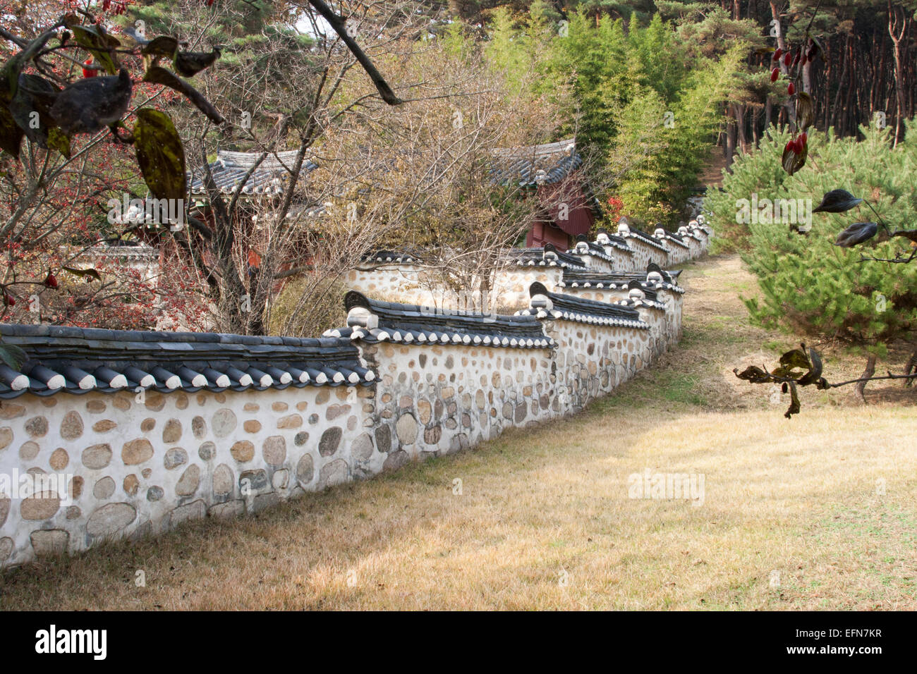 Coreano Tradizionale recinto/gate di nobile classe gihwa case Foto Stock