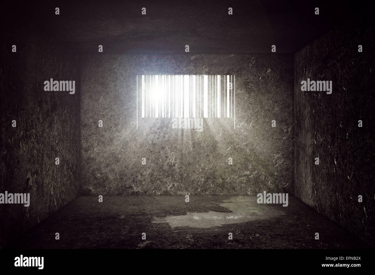 Il consumismo compulsivo concetto, calcestruzzo vuoto cella di prigione con codice a barre finestra sagomata. Raggi di sole e sun flare attraverso la prigione Foto Stock