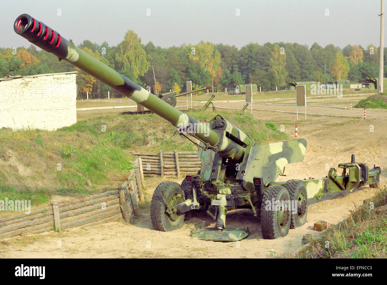 152-mm long-range gun Gyatsint-B Foto Stock
