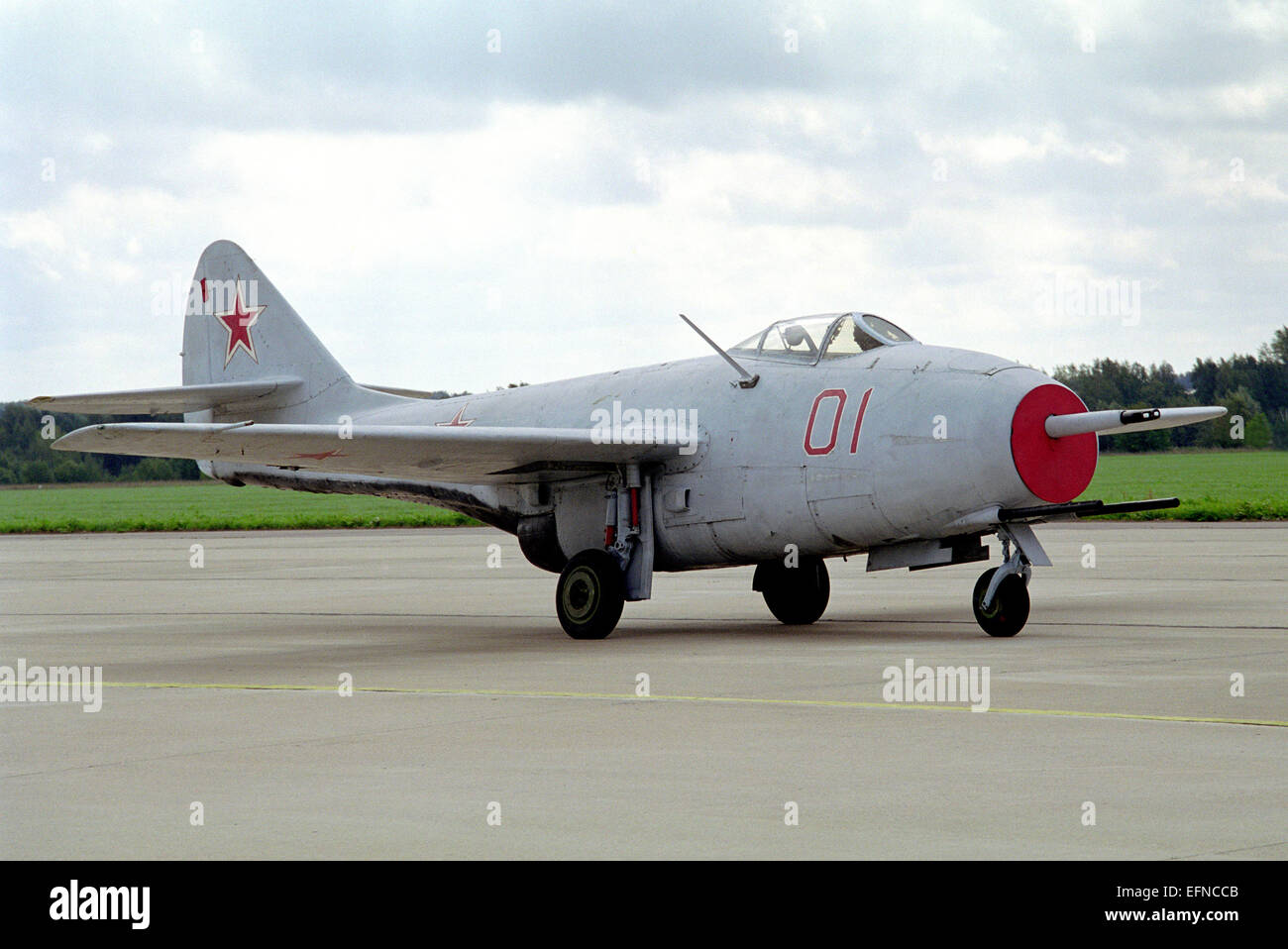 Prima serie turbojet sovietica fighter MiG-9 Foto Stock