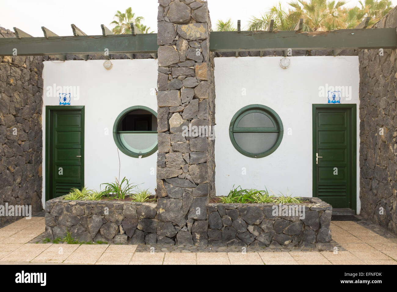 Vista esterna di onorevoli gentlemens bagni pubblici, Puerto de la Cruz, Tenerife, Isole Canarie Foto Stock