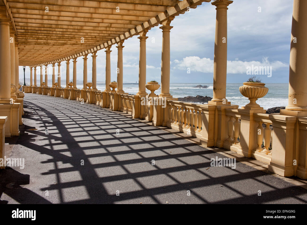 Pergola da Foz in porto, la passeggiata lungo la costa dell'Oceano  Atlantico in Portogallo Foto stock - Alamy