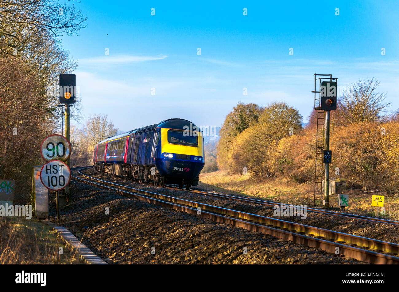 Primo grande Western di un treno ad alta velocità in direzione di Londra da bagno a Bathampton REGNO UNITO Foto Stock