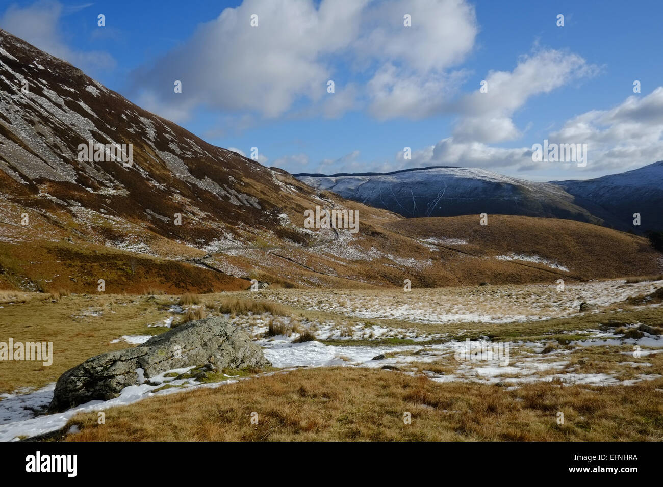 Cadir Idris durante l'inverno nella neve Foto Stock