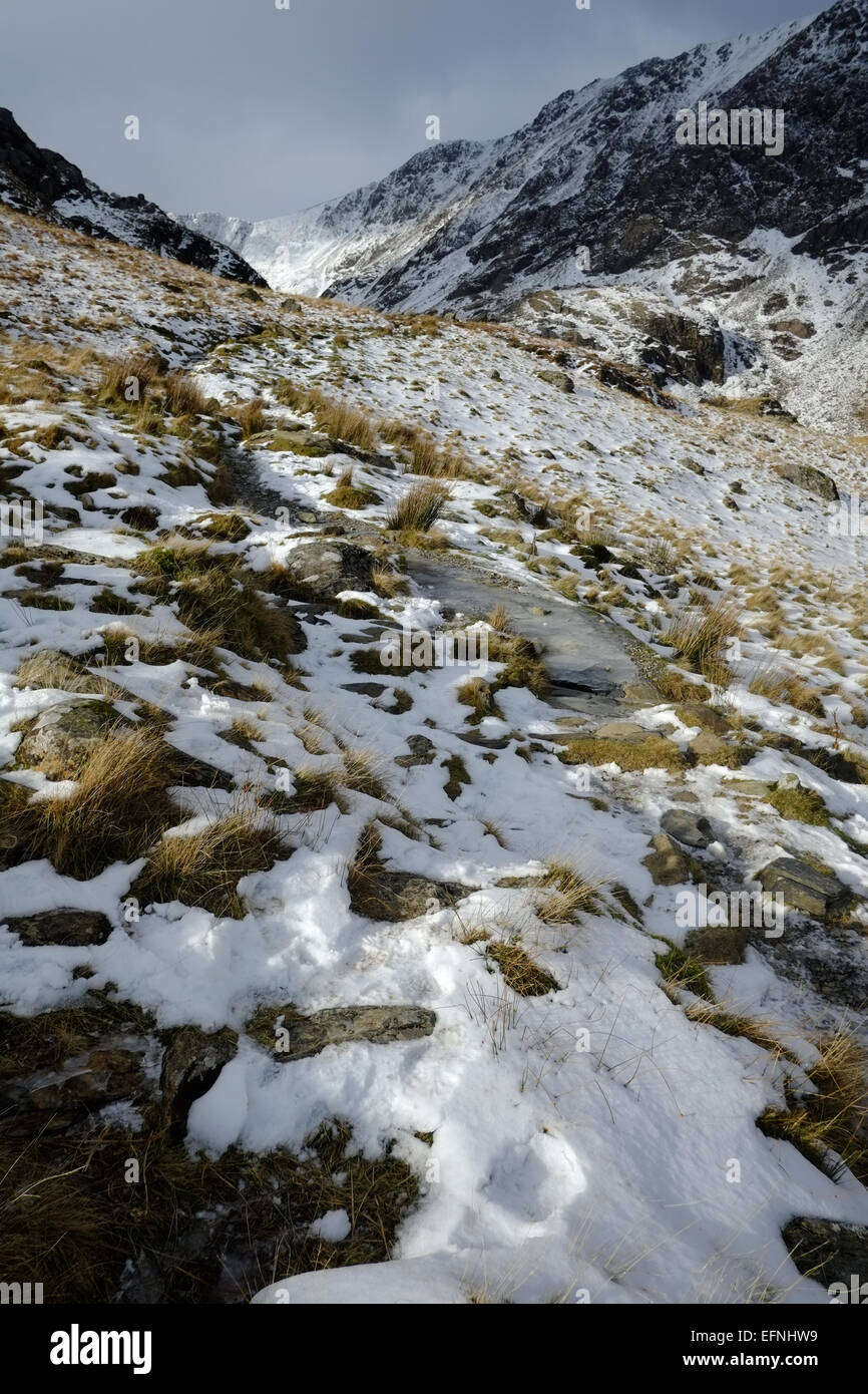 Cadir Idris durante l'inverno nella neve Foto Stock