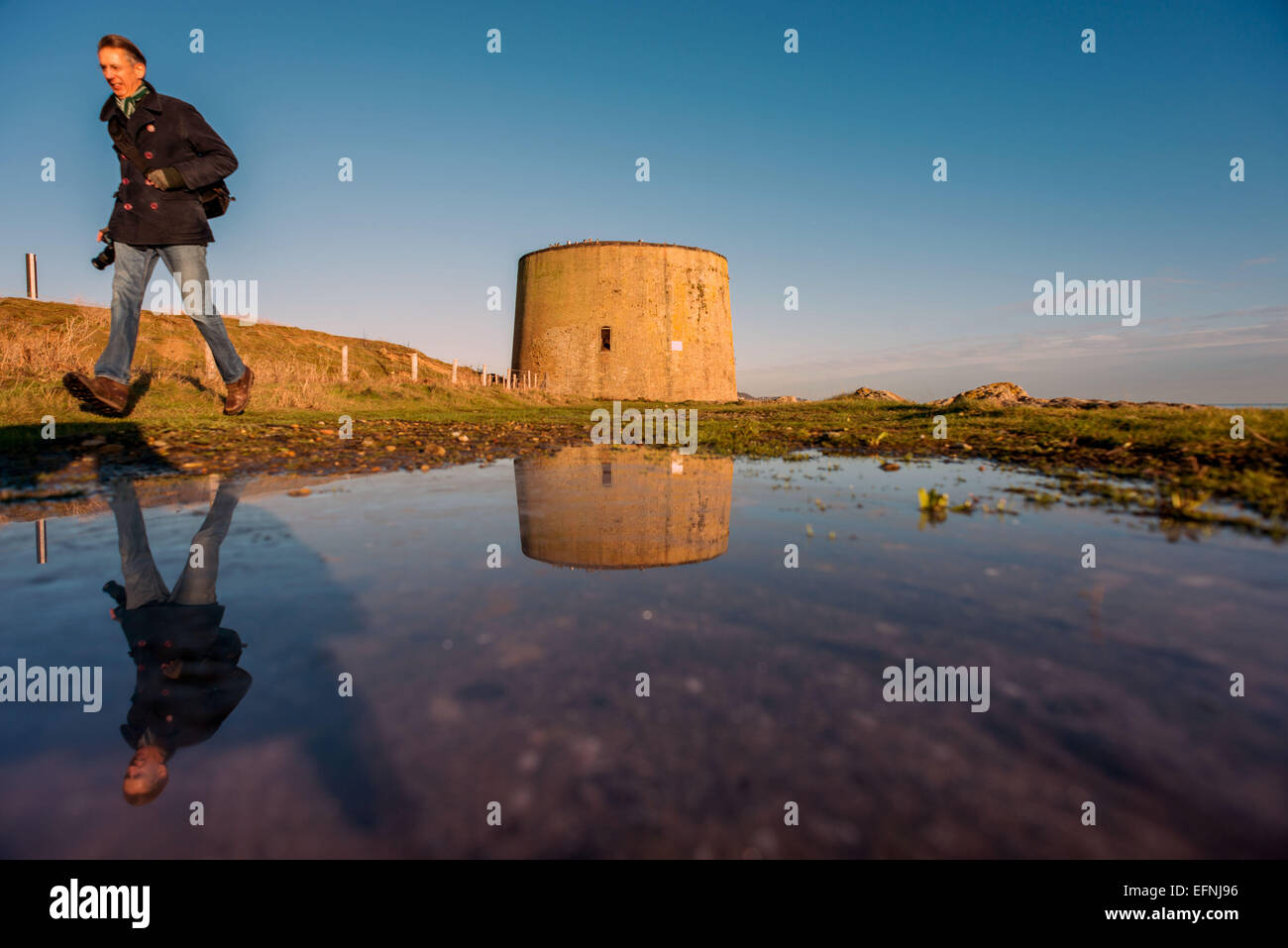 Martello Tower sulla spiaggia a Hythe Kent. Foto Stock