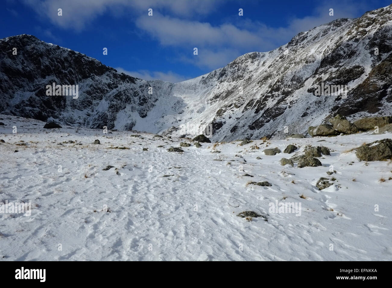Cadir Idris durante l'inverno nella neve Foto Stock