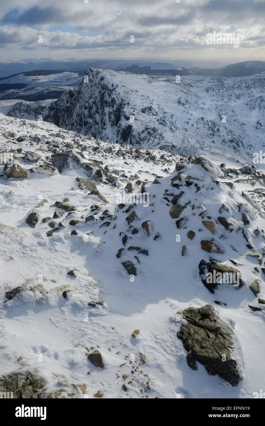 Cadir Idris durante l'inverno nella neve Foto Stock