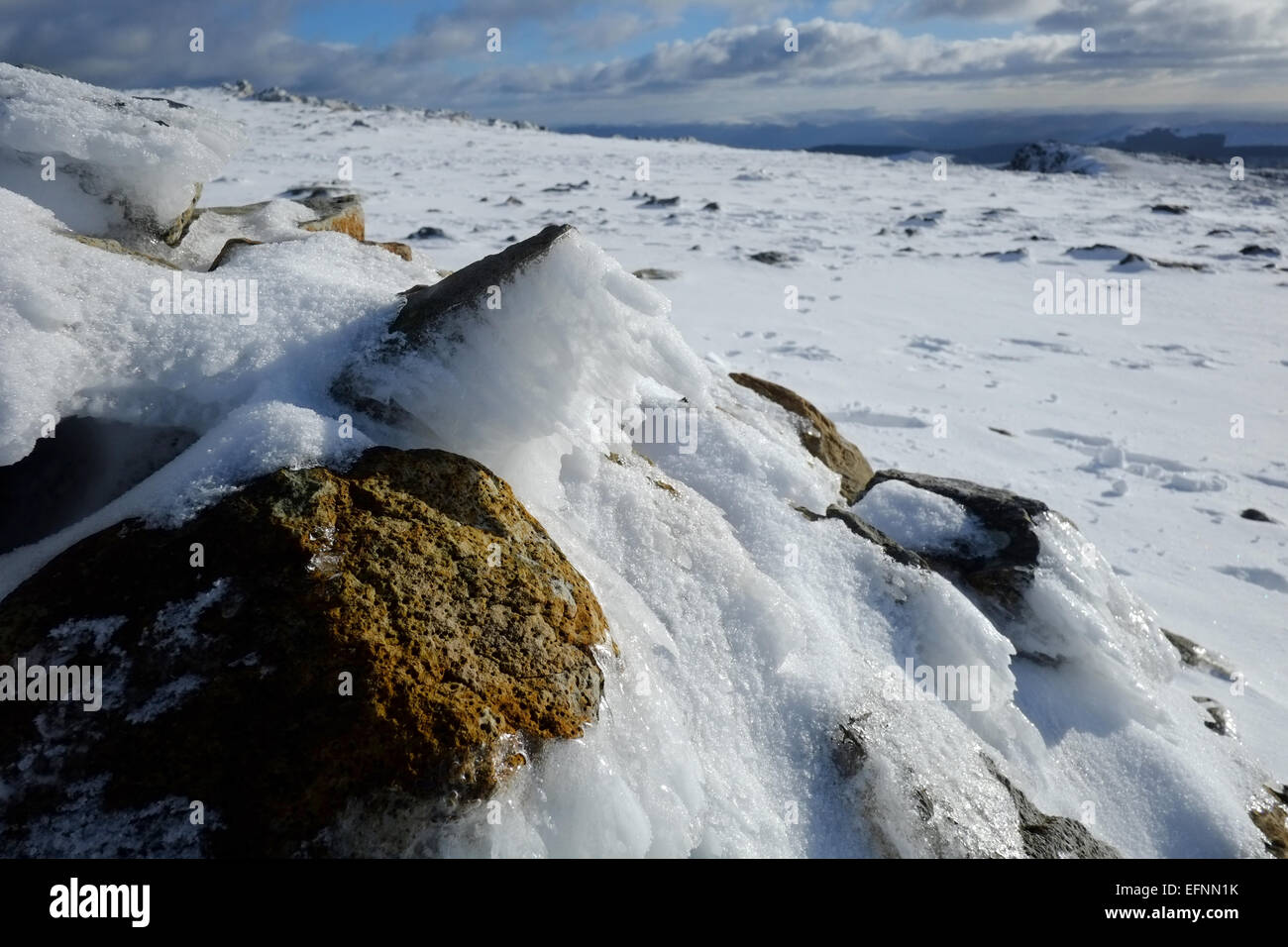 Cadir Idris durante l'inverno nella neve Foto Stock