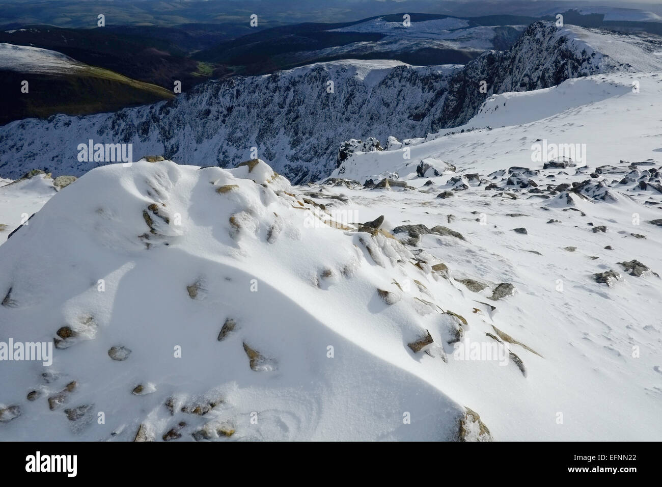 Cadir Idris durante l'inverno nella neve Foto Stock