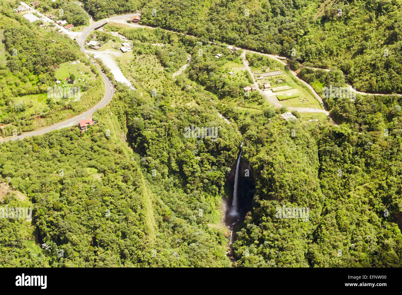 Machay cascata e la Coppa America autostrada nelle Ande ecuadoriane Foto Stock