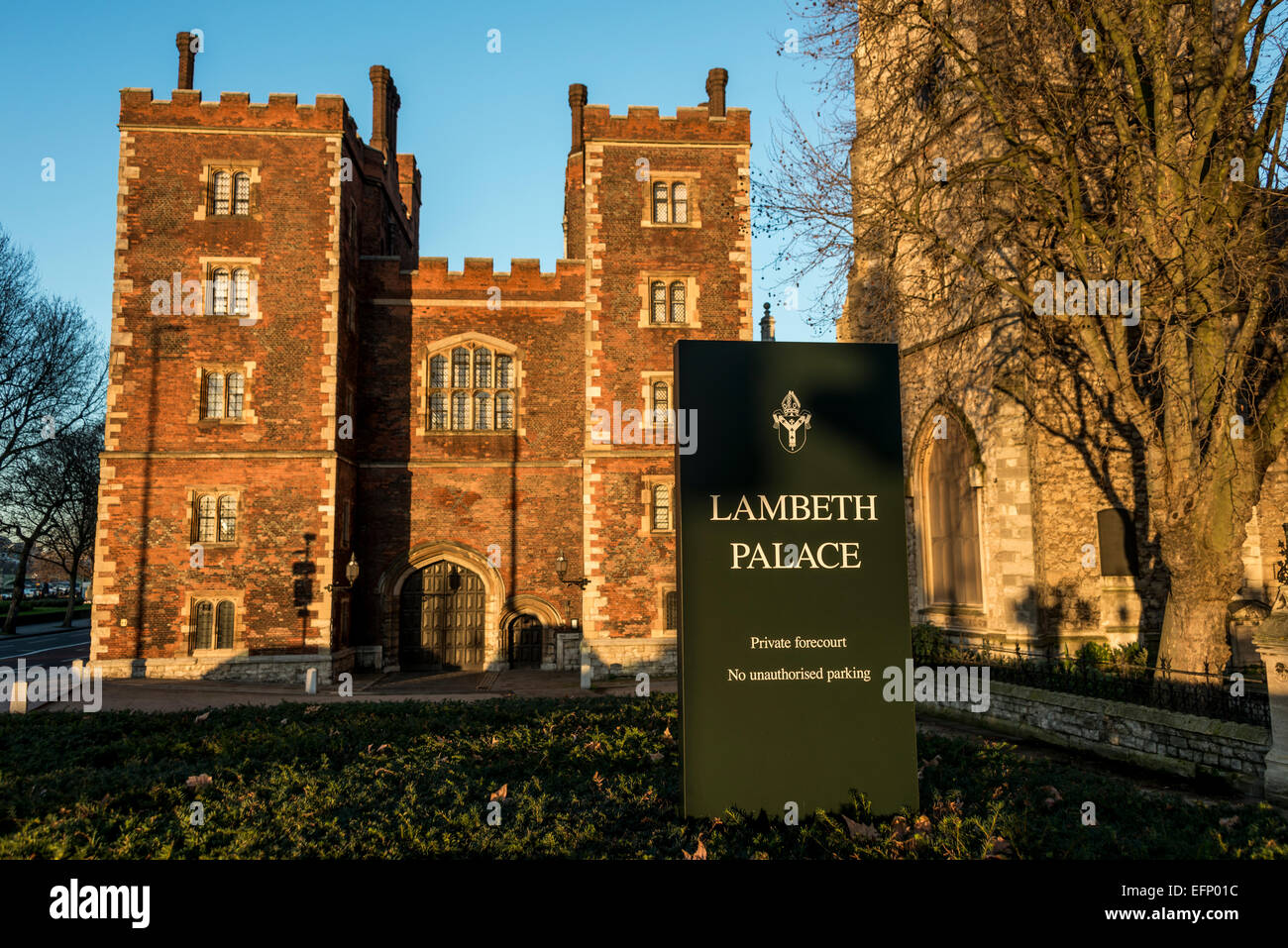 Lambeth Palace è il funzionario di Londra residenza dell Arcivescovo di Canterbury in Inghilterra, nel Nord di Lambeth. Foto Stock