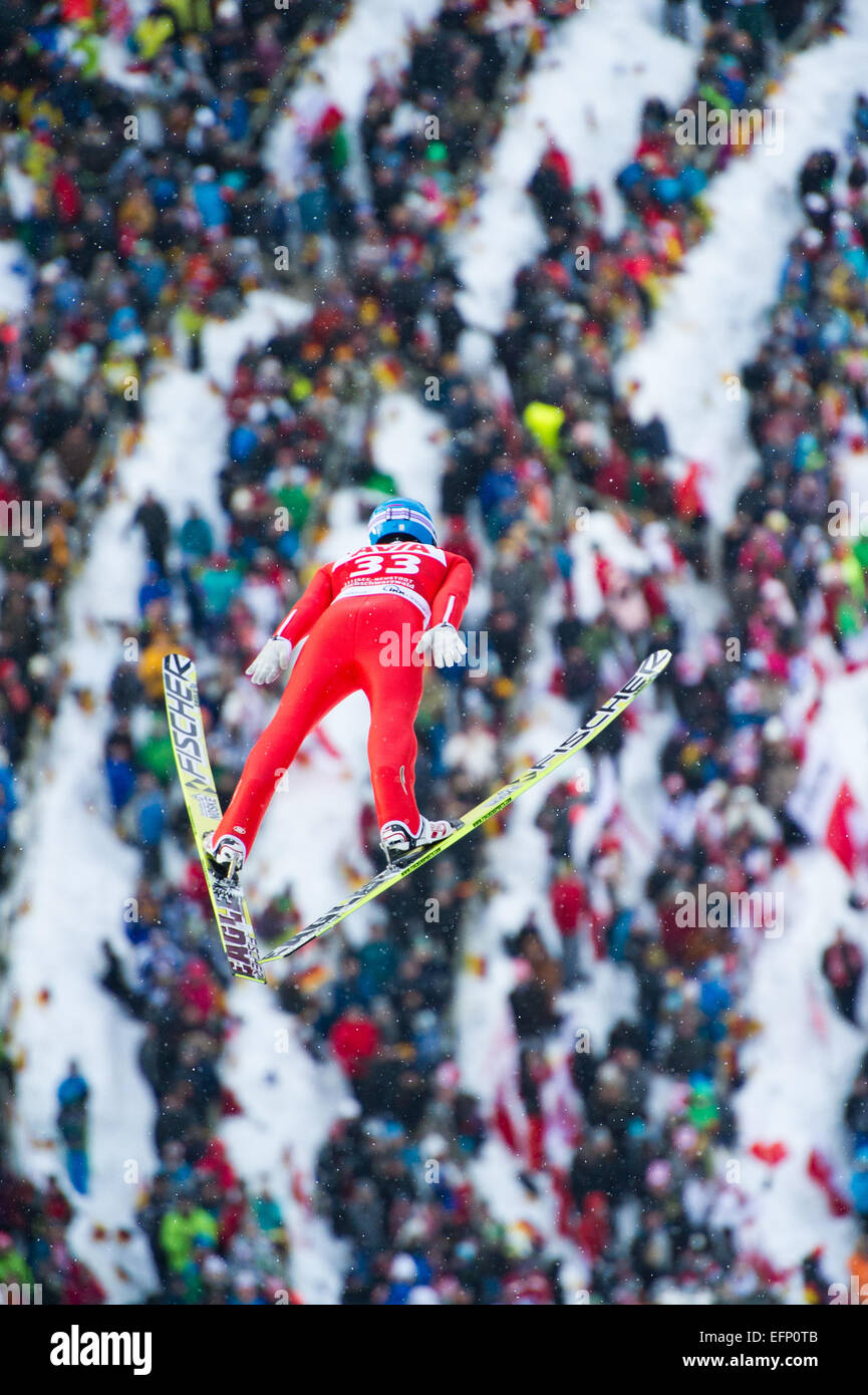 Titisee, Germania. 8 febbraio, 2015. Dimitry Vassiliev (RUS) in volo durante la grande collina competizione individuale al giorno due del FIS Ski Jumping World Cup in data 8 febbraio 2015 in Titisee, Germania. Credito: Miroslav Dakov/Alamy Live News Foto Stock