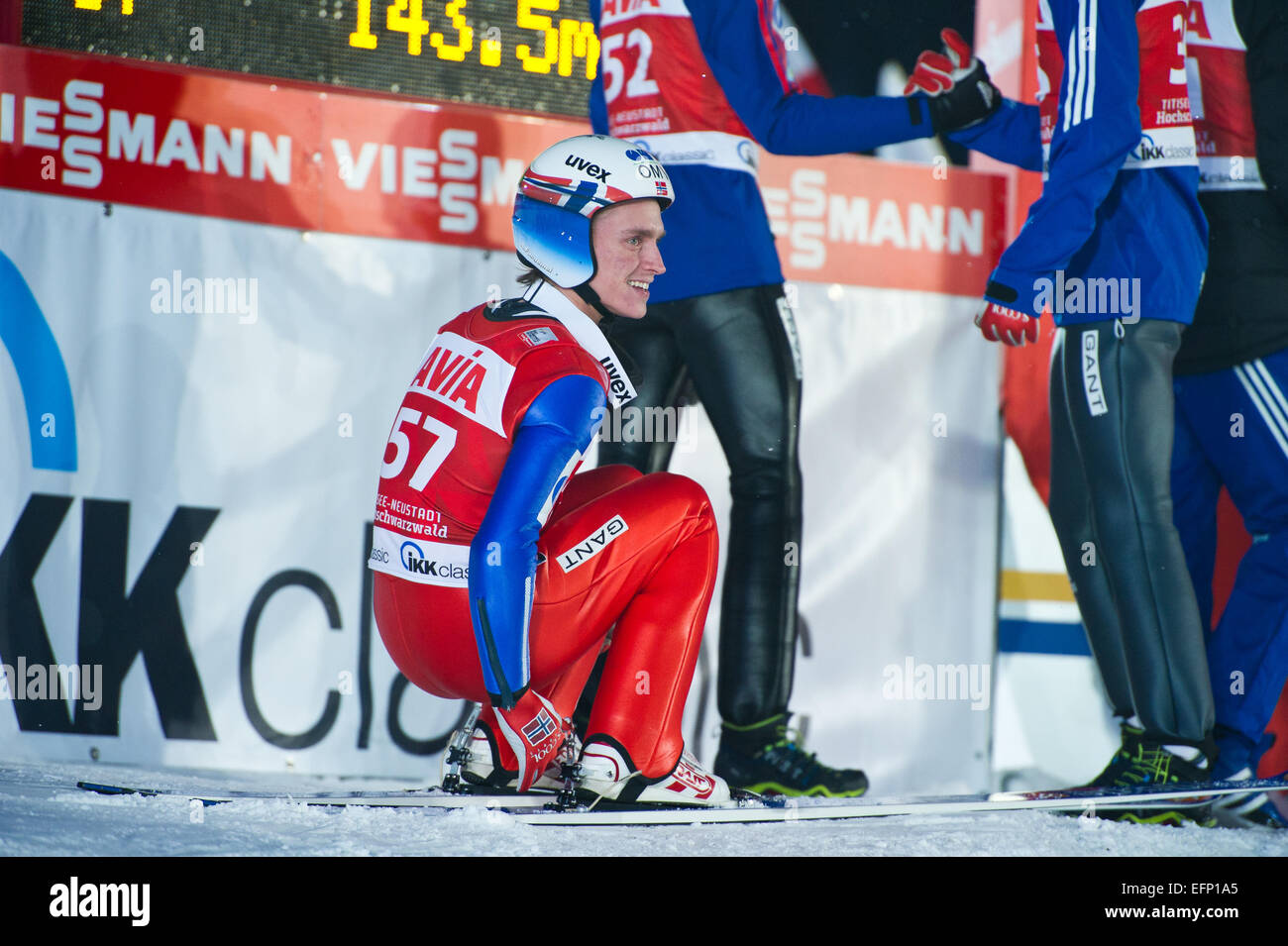 Titisee, Germania. 8 febbraio, 2015. Fannemel Anders (NOR) dopo il suo salto vincente presso la collina di grande competizione individuale al giorno due del FIS Ski Jumping World Cup in data 8 febbraio 2015 in Titisee, Germania. Credito: Miroslav Dakov/Alamy Live News Foto Stock