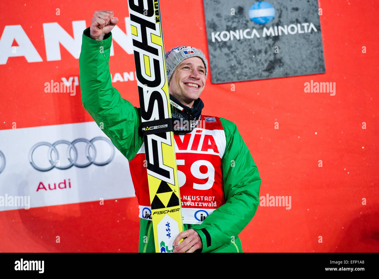 Titisee, Germania. 8 febbraio, 2015. Roman Koudelka (CZE) presso i vincitori podio dopo aver vinto il terzo posto al grande collina competizione individuale al giorno due del FIS Ski Jumping World Cup in Titisee, Germania. Credito: Miroslav Dakov/Alamy Live News Foto Stock