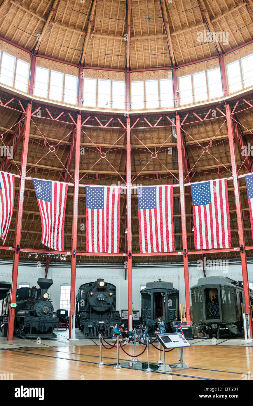 B&o Railroad Museum locomotive del XIX secolo Baltimora // BALTIMORA, Maryland — il B&o Railroad Museum a Mount Clare a Baltimora, Maryland, ha la più grande collezione di locomotive del XIX secolo negli Stati Uniti. Foto Stock