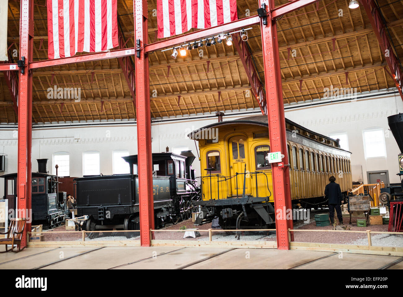 B&o Railroad Museum locomotive del XIX secolo Baltimora // BALTIMORA, Maryland — il B&o Railroad Museum a Mount Clare a Baltimora, Maryland, ha la più grande collezione di locomotive del XIX secolo negli Stati Uniti. Foto Stock