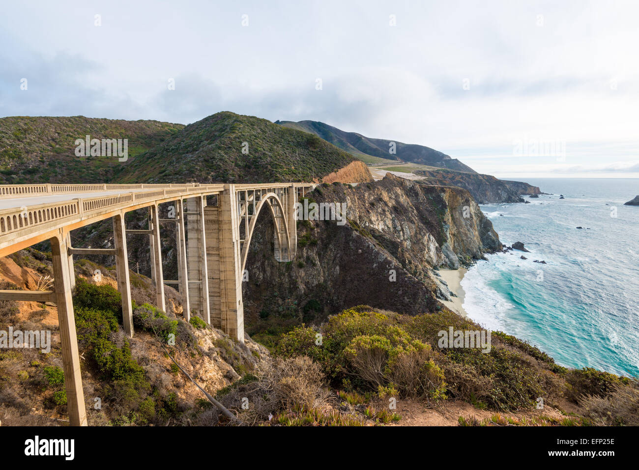 Lo storico ponte Bixby sulla Pacific Coast Highway California Big Sur Foto Stock