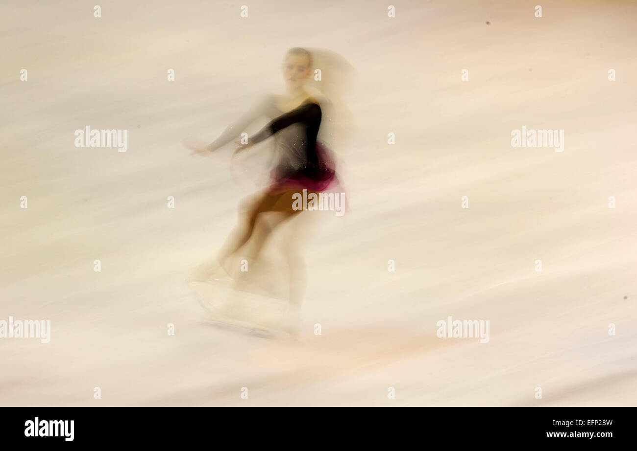 Granada, Spagna. 8 febbraio, 2015. Dasa Grm della Slovenia si misurano con le signore del pattinaggio di figura il pattinaggio gratuito evento al mondo xxvii Universiade Invernale a Granada, in Spagna, 8 febbraio 2015. © Maohua Fei/Xinhua/Alamy Live News Foto Stock