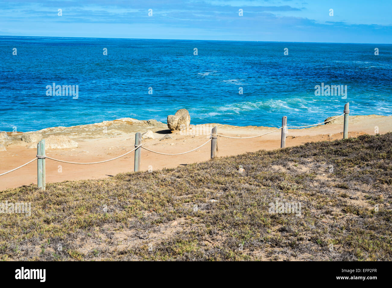 Sentiero escursionistico al di sopra del punto di Loma Tidepools presso il Cabrillo National Monument. San Diego, California, Stati Uniti. Foto Stock
