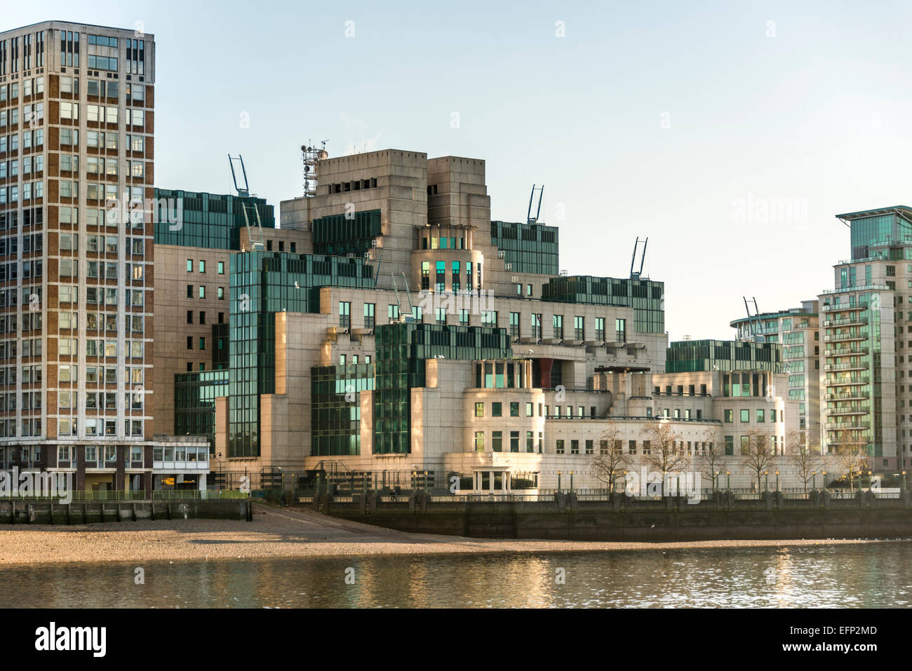 Il SIS edificio è la casa di MI6 UK Secret Intelligence Service (SIS) alla Vauxhall Cross, 85 Albert Embankment Foto Stock