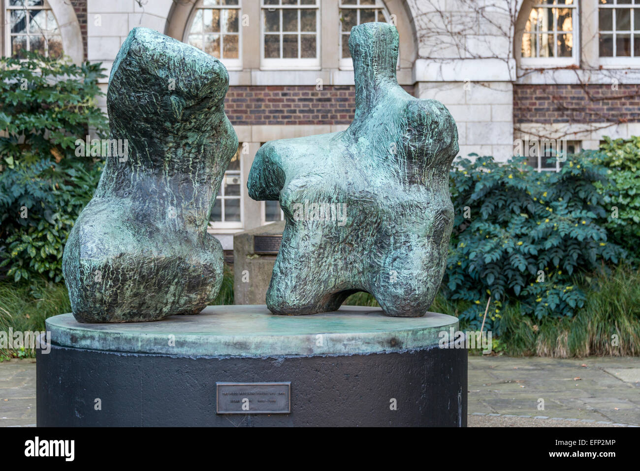 Due pezzo figura distesa n. 1 di Henry Moore all'Università delle Arti di Londra, Chelsea Foto Stock